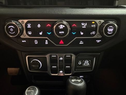 Used 2024 Jeep Wrangler Unlimited Sport AWD/4WD image 18