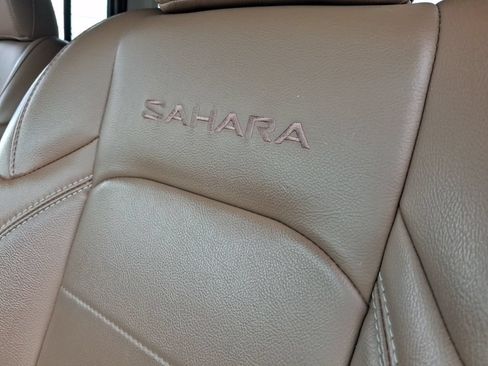 Used 2022 Jeep Wrangler Unlimited Sahara w/ Cold Weather Group AWD/4WD image 17