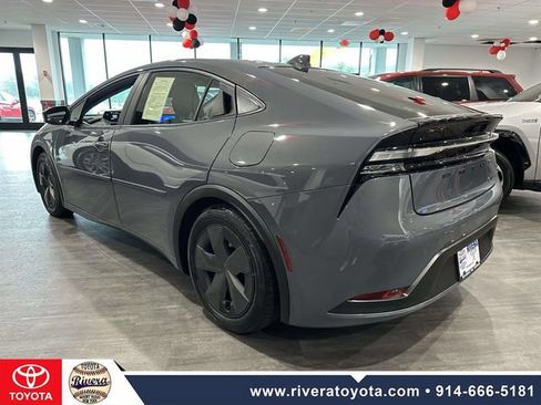 Used 2024 Toyota Prius Prime FWD image 7