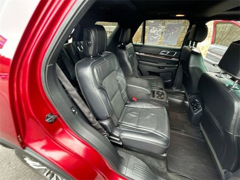 Used 2016 Ford Explorer Platinum image 27