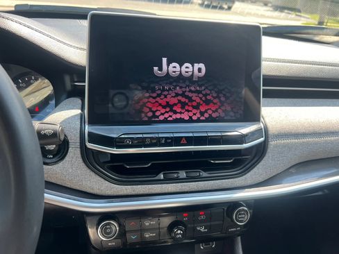 Used 2022 Jeep Compass Latitude AWD/4WD image 22