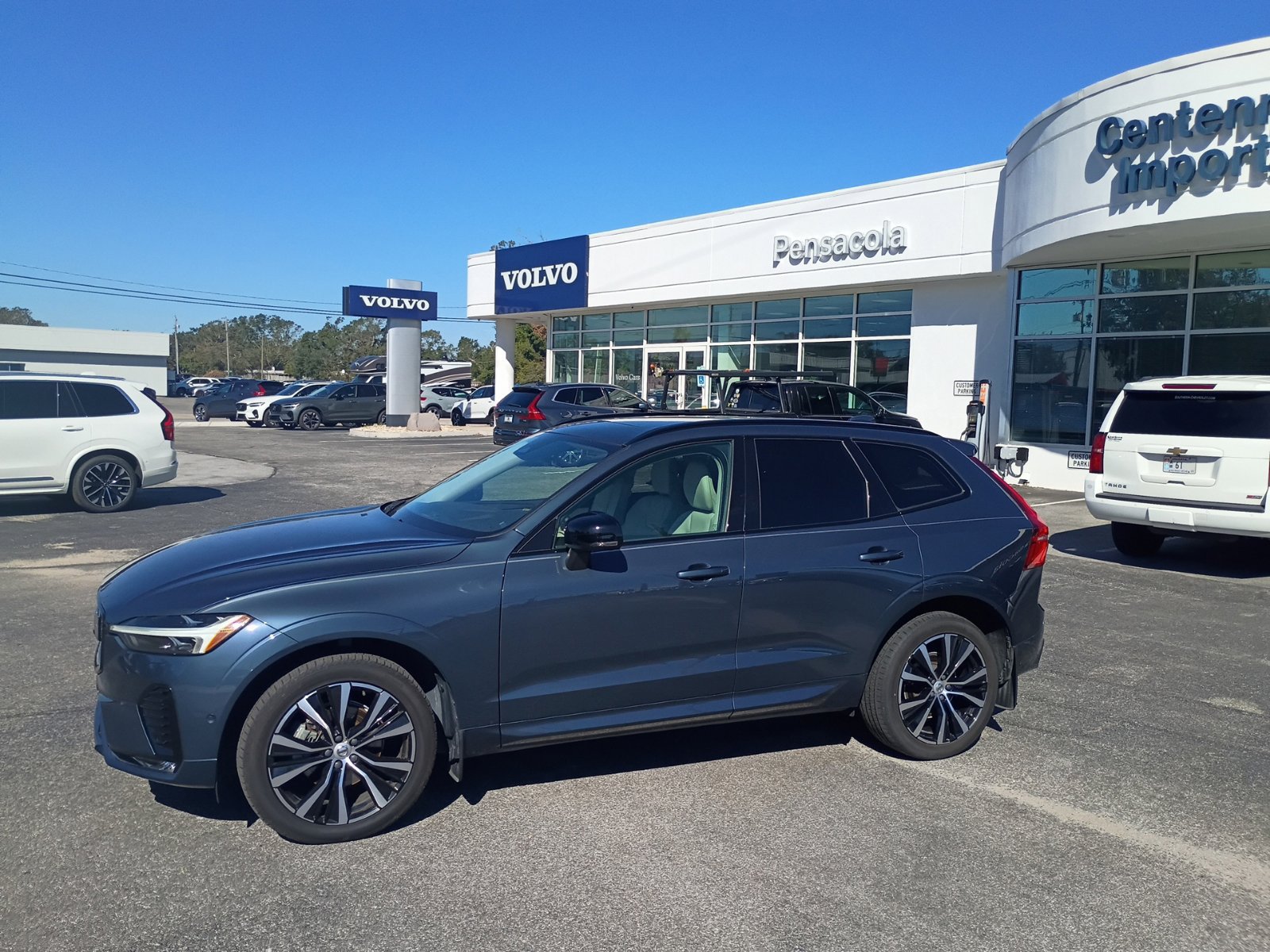 Used 2024 Volvo XC60 B5 Plus w/ Protection Package Premier AWD/4WD image 2