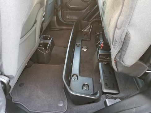 Certified 2024 Jeep Gladiator Sport image 18