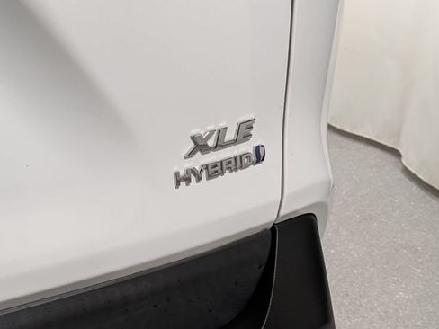 Used 2022 Toyota RAV4 XLE w/ Convenience Package AWD/4WD image 5