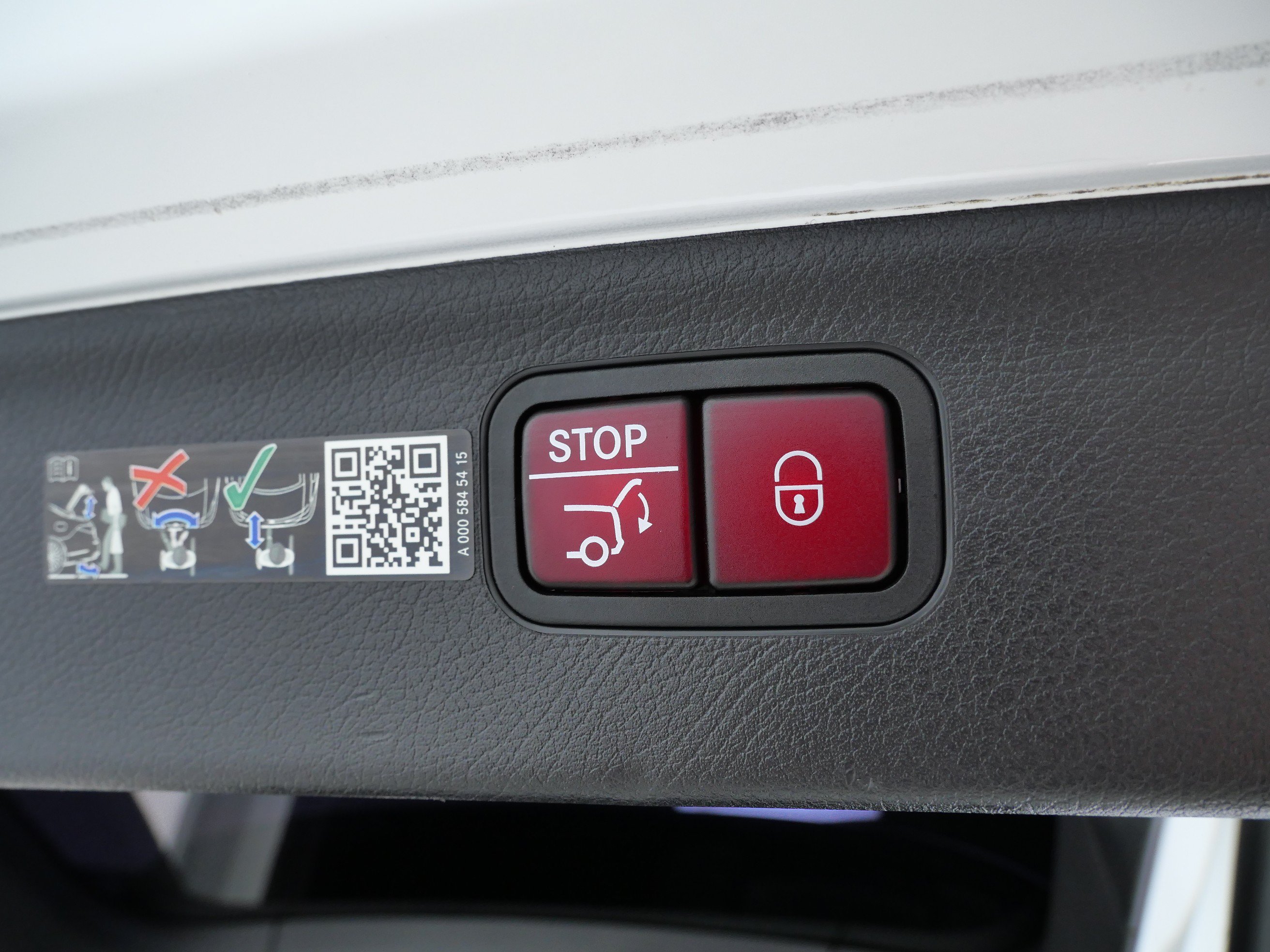 Certified 2023 Mercedes-Benz EQS 580 4MATIC SUV image 7