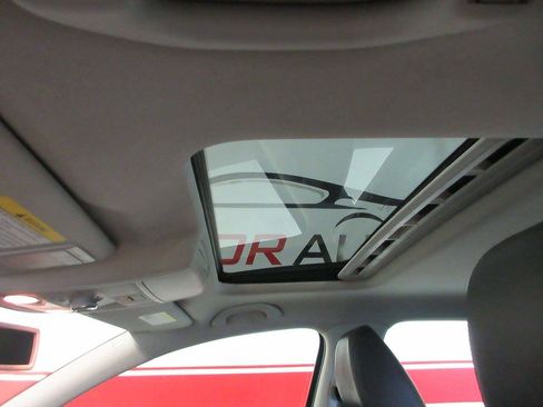 Used 2014 Volkswagen Passat TDI SEL Premium image 19