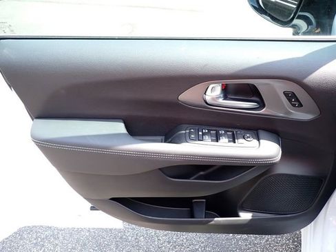 New 2025 Chrysler Pacifica Select image 17