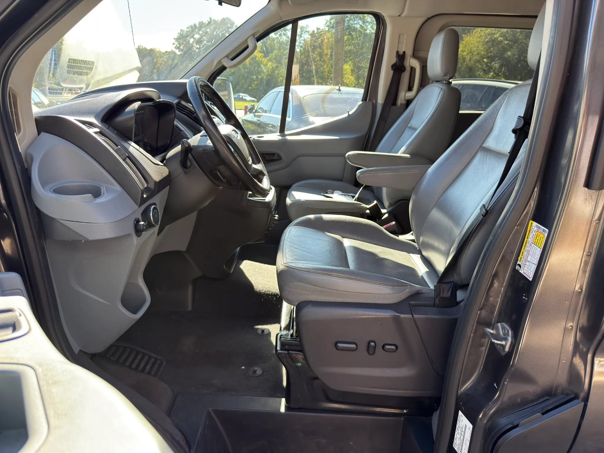 Used 2016 Ford Transit 150 XLT RWD image 8