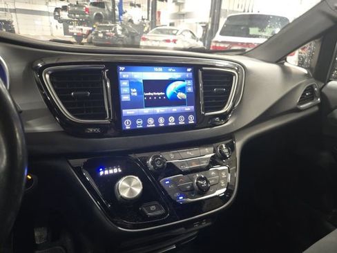 Used 2019 Chrysler Pacifica Touring Plus w/ S Appearance Package image 15