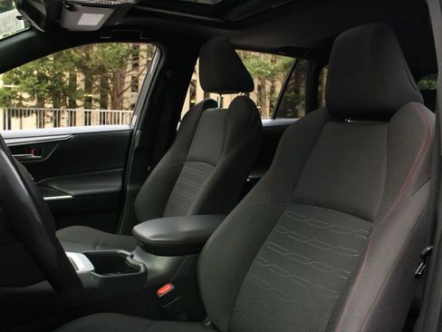 Used 2023 Toyota RAV4 SE w/ Weather & Moonroof Package image 18