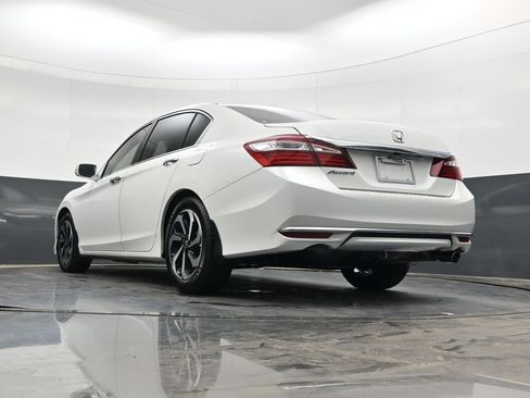 Used 2017 Honda Accord EX image 28