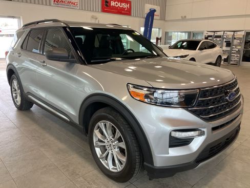 Used 2020 Ford Explorer XLT w/ Equipment Group 202A image 3