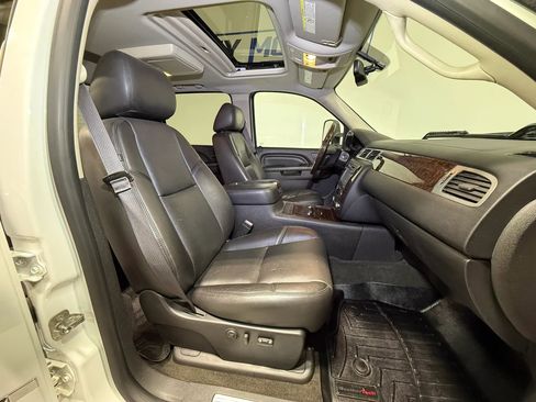 Used 2014 GMC Sierra 2500 Denali w/ Suspension Package, Off-Road image 11