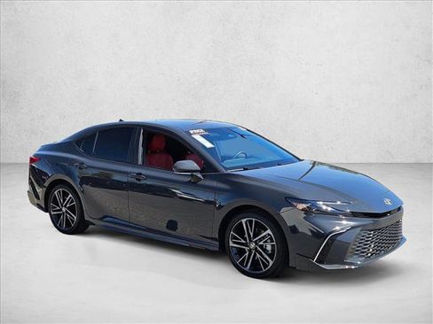 Used 2025 Toyota Camry XSE FWD image 3