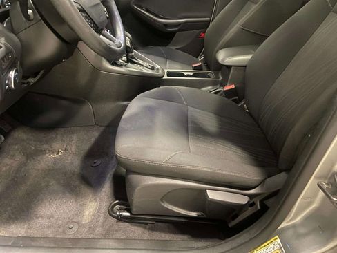 Used 2018 Ford Focus SEL image 12