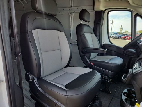 Used 2026 RAM ProMaster 2500 w/ Convenience Group FWD image 19