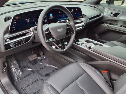 Used 2024 Cadillac Lyriq Tech RWD image 17