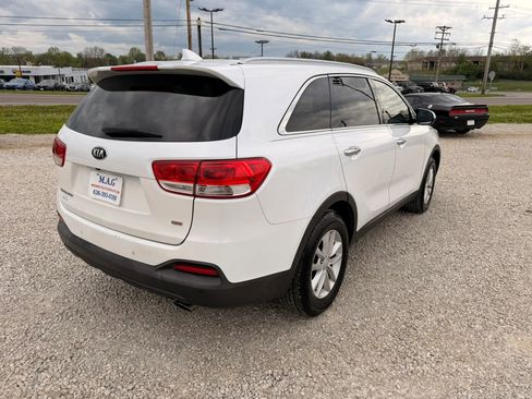 Used 2017 Kia Sorento LX w/ LX Convenience Package image 5