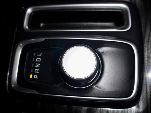 Used 2016 Chrysler 300 Limited w/ Driver Convenience Group image 21