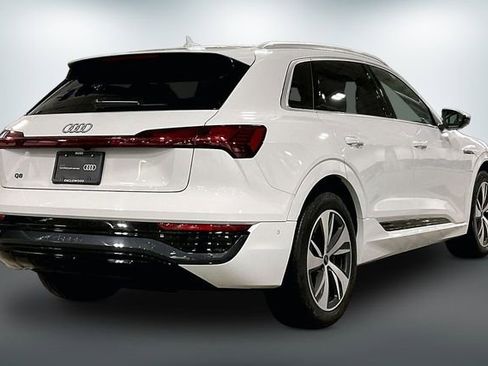 Used 2024 Audi Q8 e-tron Premium Plus w/ Premium Plus Package image 13