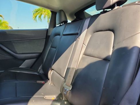 Used 2022 Tesla Model Y Long Range AWD/4WD image 8