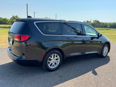 Used 2023 Chrysler Voyager LX FWD image 6