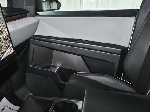 Used 2025 Tesla Cybertruck AWD Crew Cab image 49