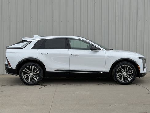 New 2026 Cadillac Lyriq Luxury image 3