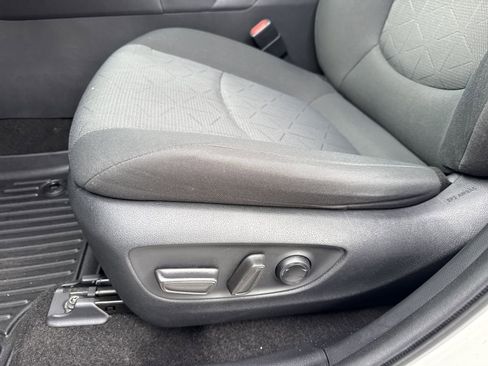 Used 2021 Toyota RAV4 XLE FWD image 17