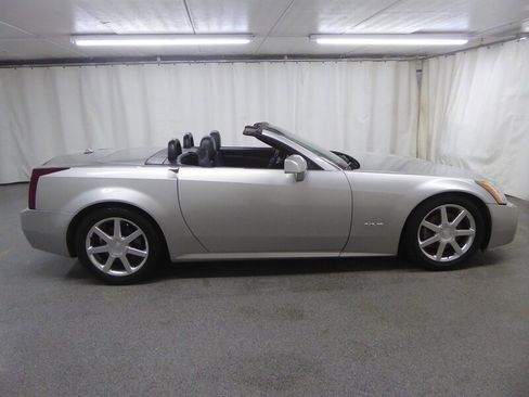 Used 2004 Cadillac XLR RWD image 8