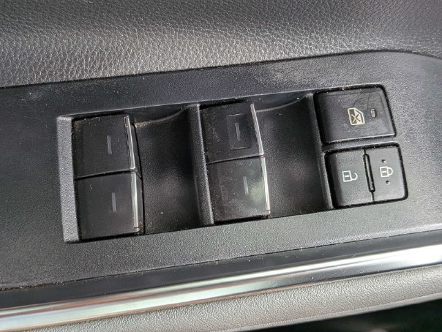 Used 2024 Toyota Highlander Limited FWD image 27
