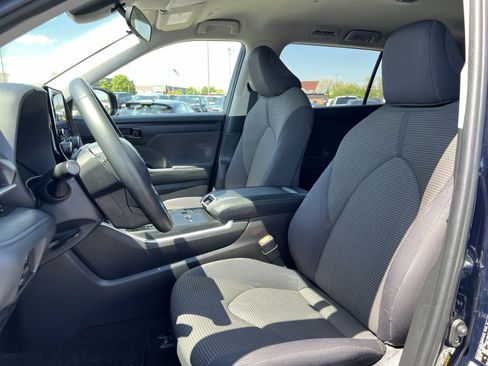 Used 2023 Toyota Highlander LE FWD image 21