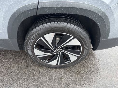 Certified 2023 Volkswagen Taos SE w/ Panoramic Sunroof Package AWD/4WD image 15