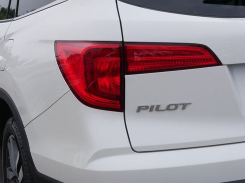 Used 2017 Honda Pilot Touring image 17