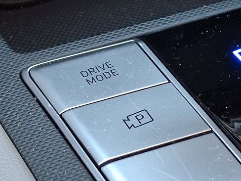 Certified 2025 Hyundai Elantra Sport image 24