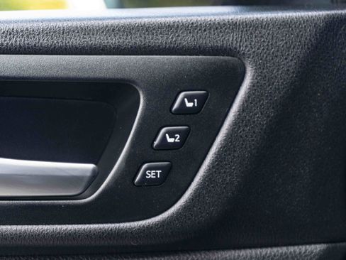Used 2016 Toyota Highlander Limited FWD image 38