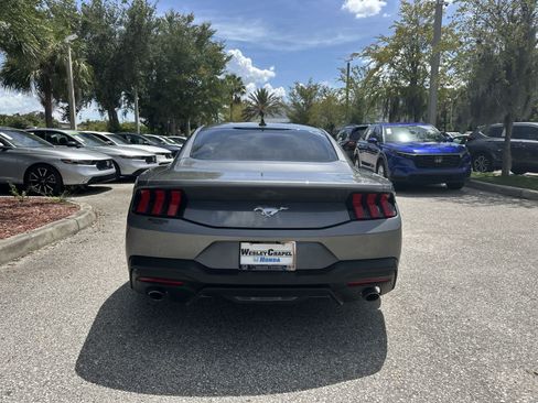 Used 2025 Ford Mustang Coupe RWD image 5