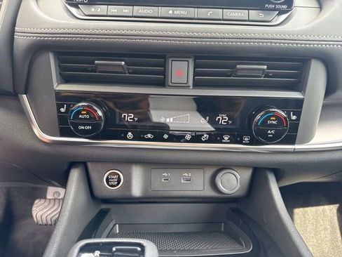 Used 2023 Nissan Rogue SV w/ SV Premium B Package image 17