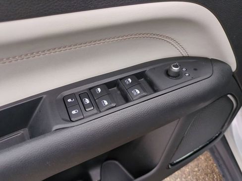 Used 2025 Jeep Compass Limited image 22