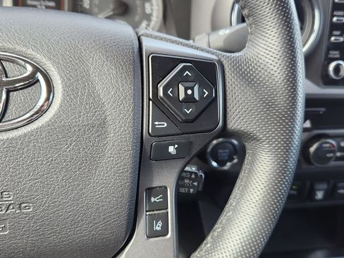 Used 2021 Toyota Tacoma TRD Sport w/ Technology Package image 16