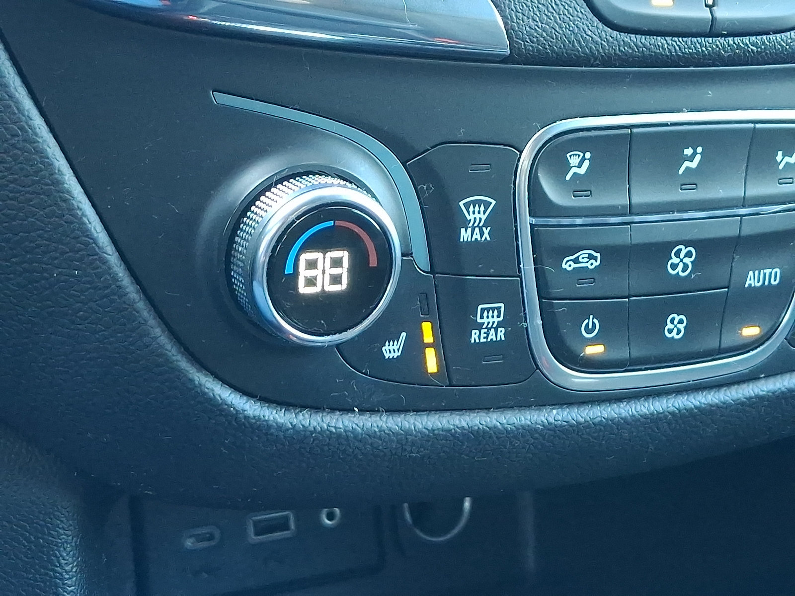 Used 2024 Chevrolet Equinox LT AWD/4WD image 25