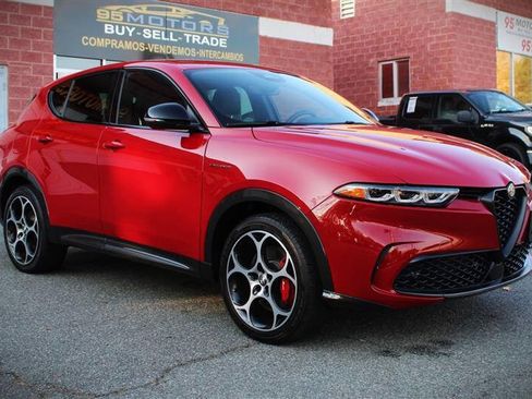 Used 2024 Alfa Romeo Tonale Veloce w/ Premium Interior Package image 7