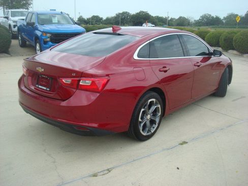 Used 2025 Chevrolet Malibu LT FWD image 7