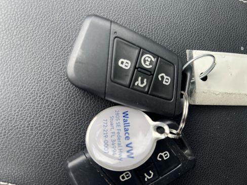 Used 2023 Volkswagen Tiguan SE w/ Panoramic Sunroof Package FWD image 32