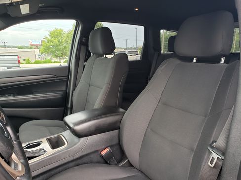 Used 2017 Jeep Grand Cherokee Laredo w/ Quick Order Package 2BE RWD image 24