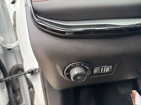 Used 2025 Jeep Compass Trailhawk AWD/4WD image 20