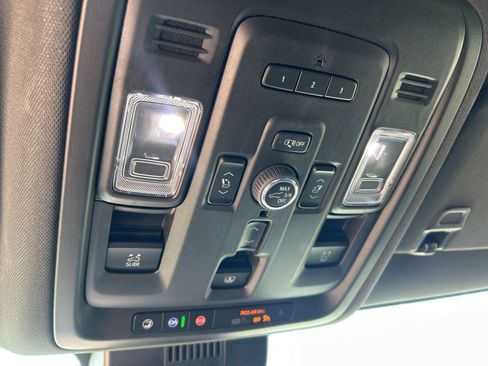 Used 2024 GMC Yukon SLT w/ SLT Premium Package image 21