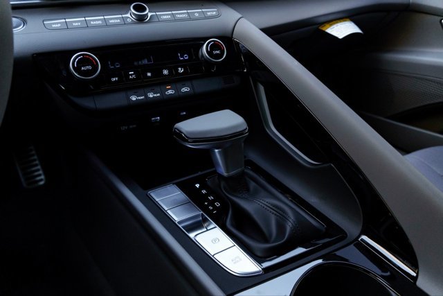 New 2025 Hyundai Elantra SEL FWD image 16