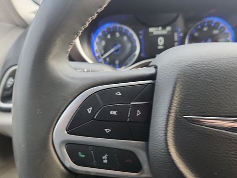 Used 2022 Chrysler Voyager LX image 13