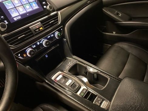 Used 2018 Honda Accord Sport image 13